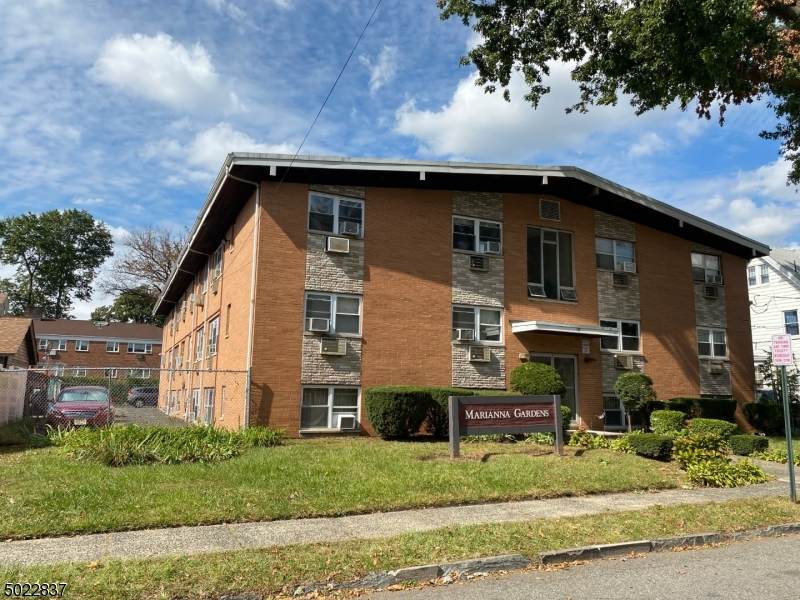 744 Hazard Pl - Photo 1