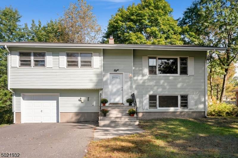 8 Parkway Dr - Photo 1