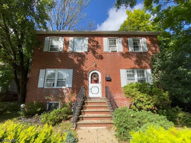 506 Downer St - Photo 1
