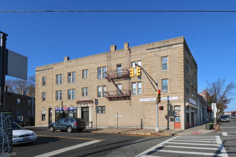100 Bloomfield Ave - Photo 1