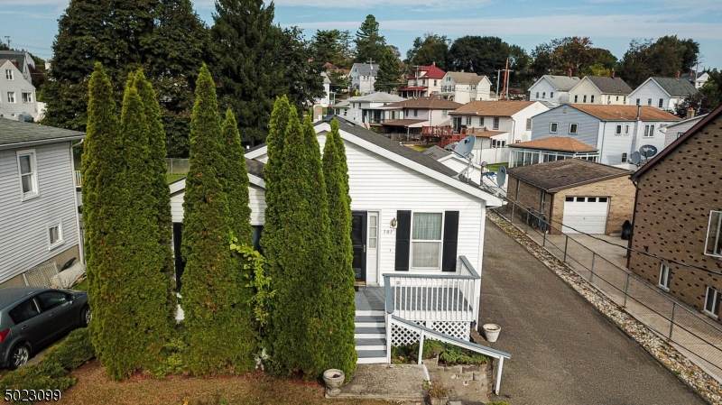 101 Stoll St - Photo 1