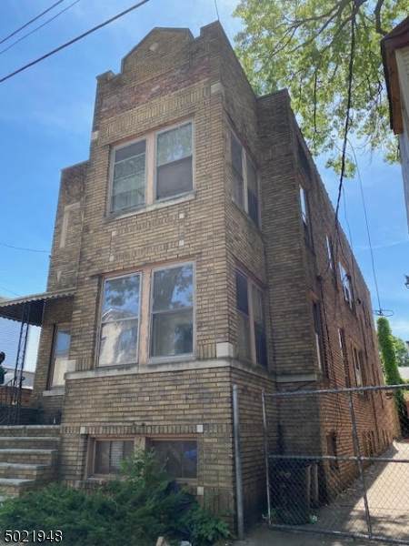 266 Leslie St - Photo 1