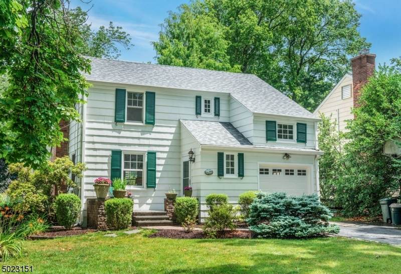 1 Sussex Ave - Photo 1