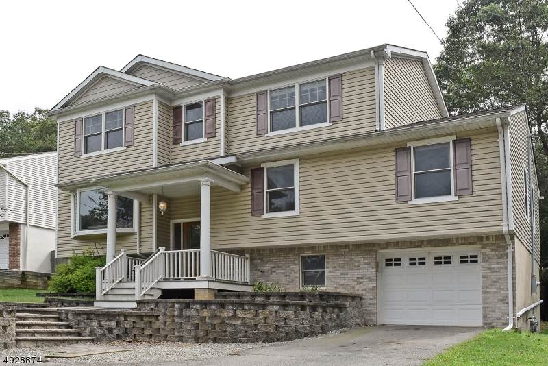 27 Cayuga Ave - Photo 1