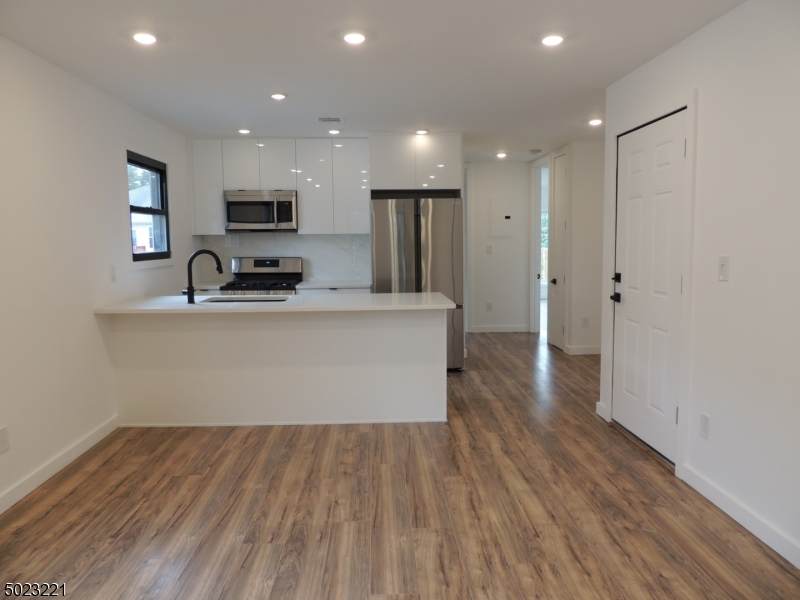 21 E 6Th St - Photo 1