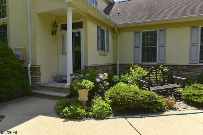 1 Dickerson Ct - Photo 1