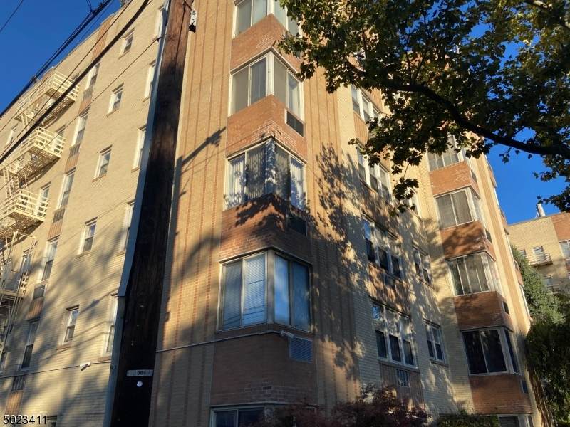 19 Lyons - Photo 1