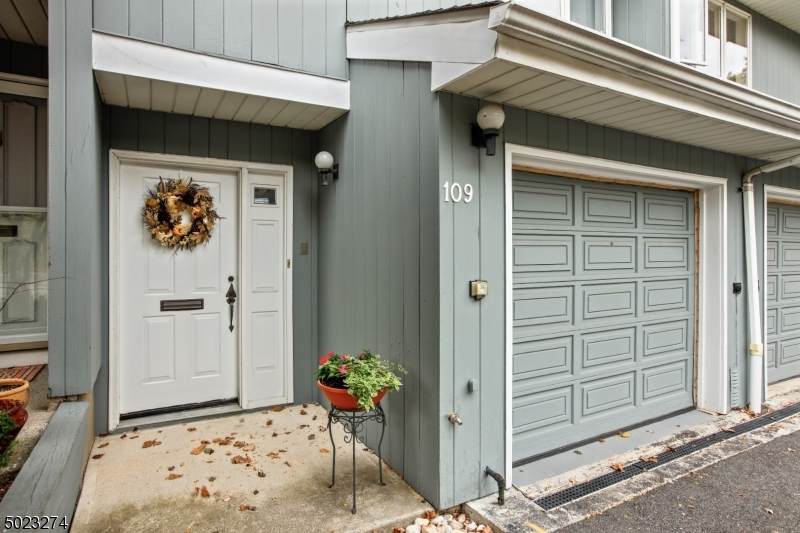 109 Marion Dr - Photo 1