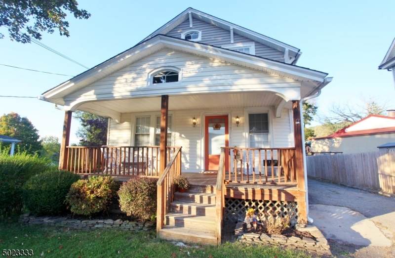 7 Plane St - Photo 1