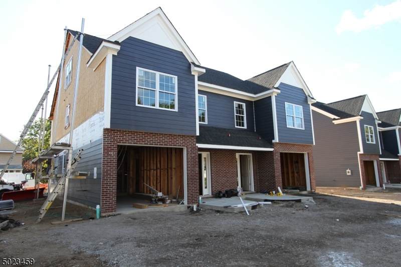 93 Hawthorne - Photo 1