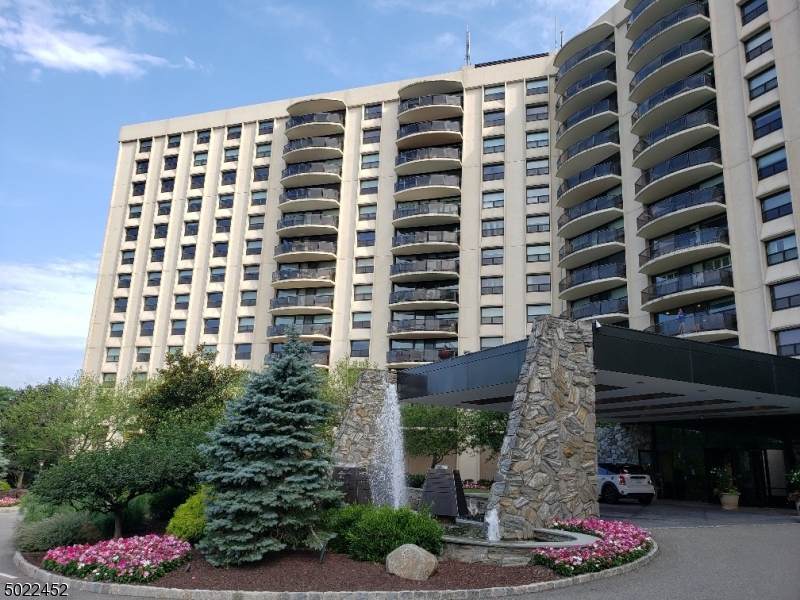 2 Claridge Dr 10Aw - Photo 1