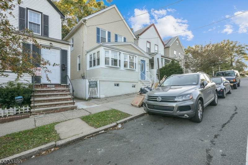 1332 Clinton Ave - Photo 1