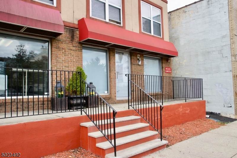 218 Bloomfield Ave - Photo 1