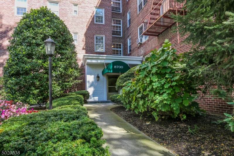 8700 Boulevard East - Photo 1