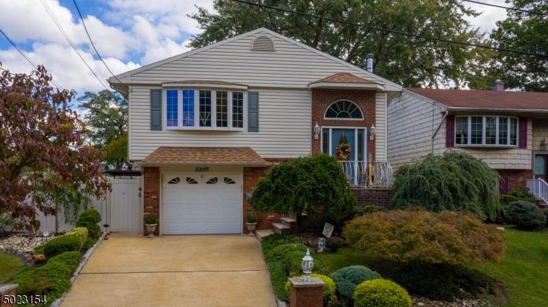 1327 Kanski Ct - Photo 1