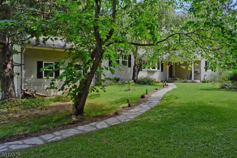 4 Cleveland Ave - Photo 1