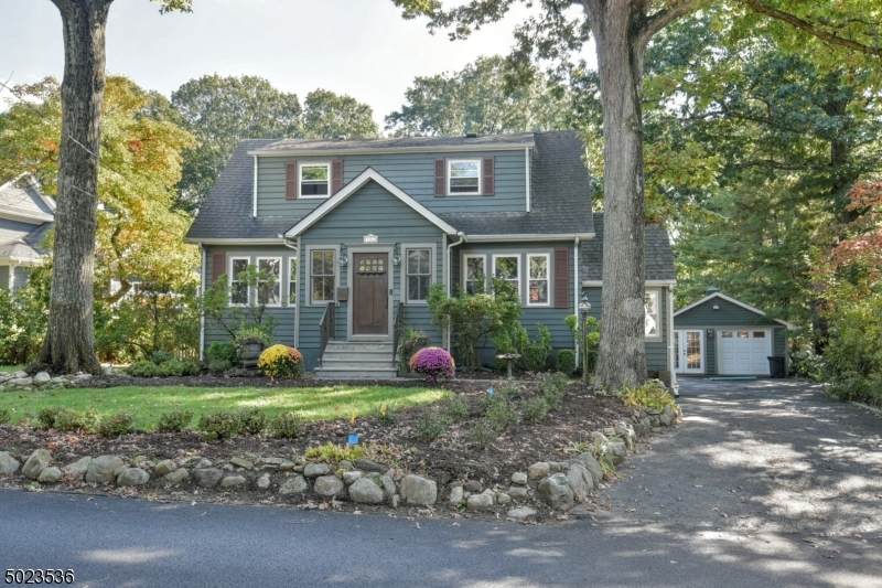 185 Hillcrest Ave - Photo 1
