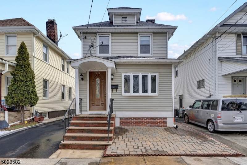 214 Elm Ct - Photo 1