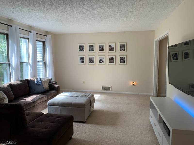 19 Burlington Ct - Photo 1