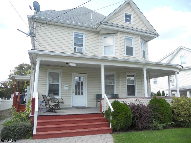 122 W Clinton St - Photo 1