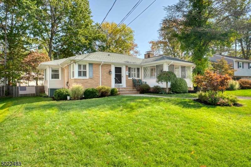 54 Montrose Ave - Photo 1