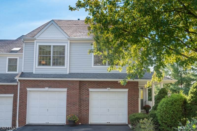19 Bradford Ter - Photo 1