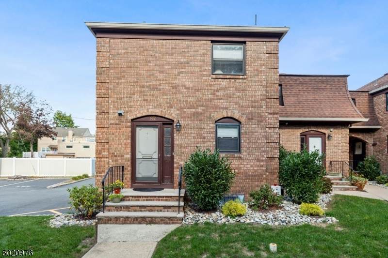 682 Bloomfield Ave - Photo 1