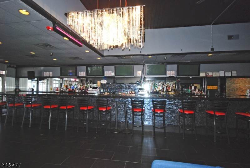 437 Main St - Photo 1