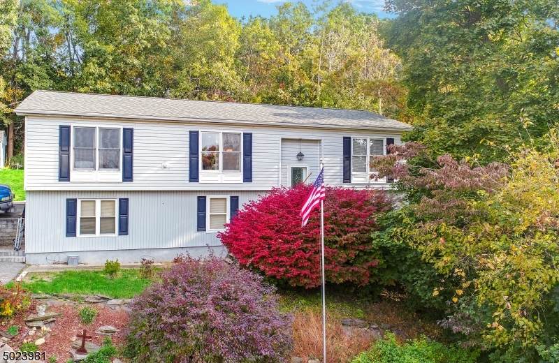 81 Flower Ave - Photo 1