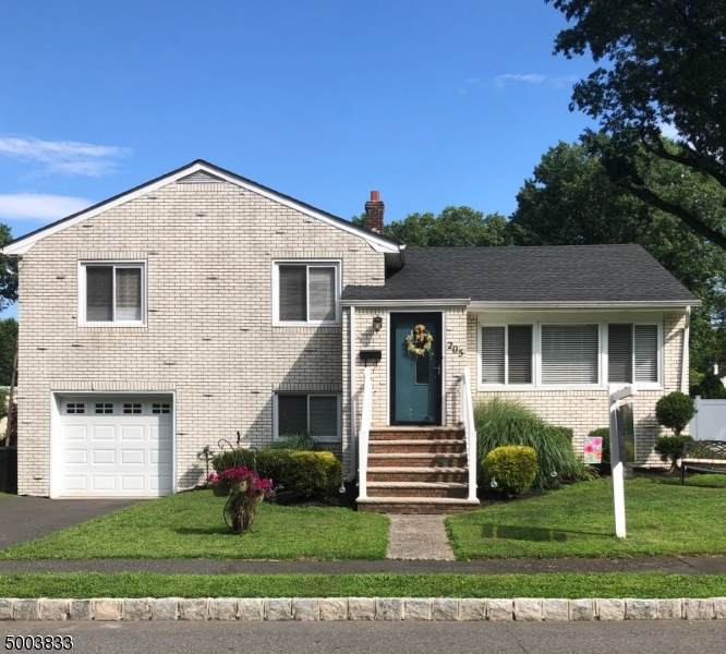 205 Hawthorne Ave - Photo 1