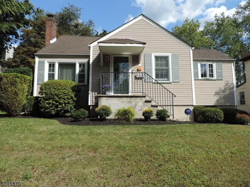 176 Jefferson Ave - Photo 1