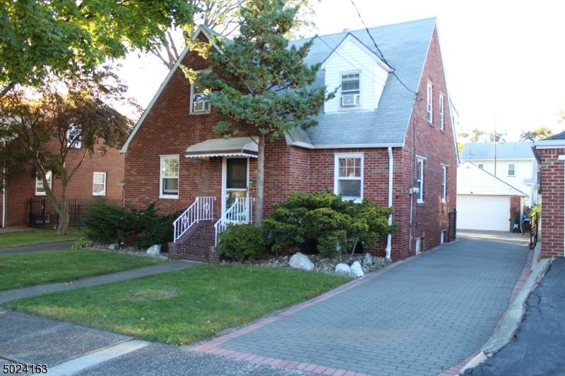 54 Dick St - Photo 1