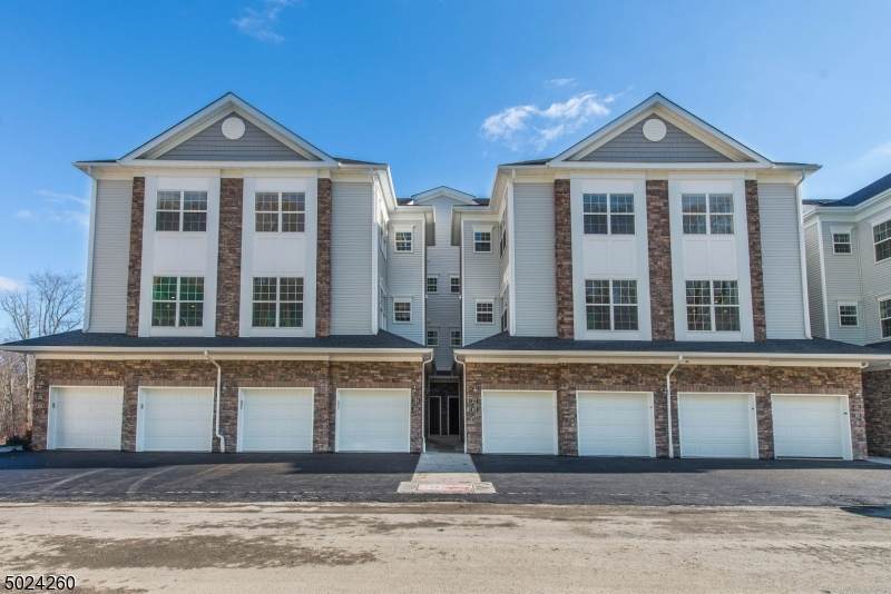 207 Parkview Ln - Photo 1