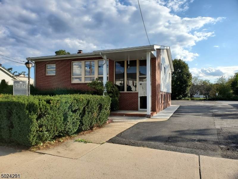 984 Bergen Ave - Photo 1