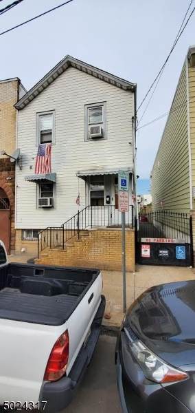 96 Malvern St - Photo 1