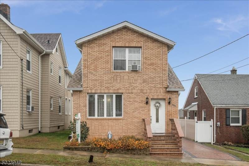 667 Kingsland Ave - Photo 1