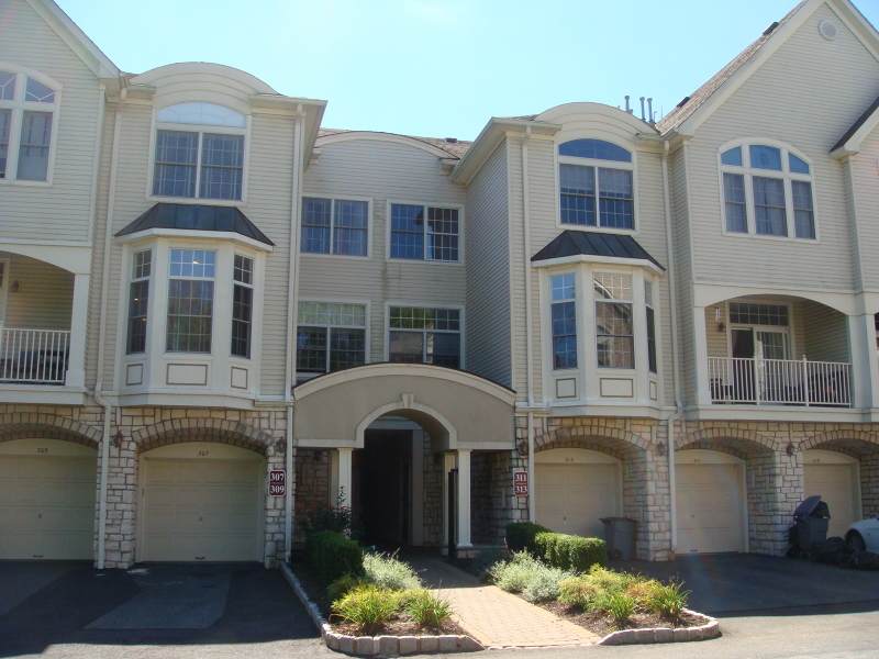 311 Kensington Ln - Photo 1