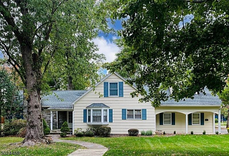 91 Edgewood Ave - Photo 1
