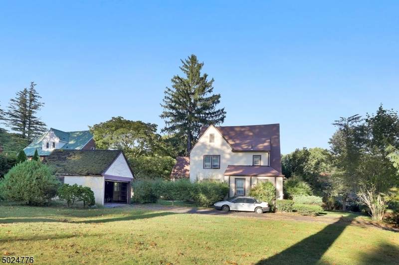 856 Hillcrest Rd - Photo 1