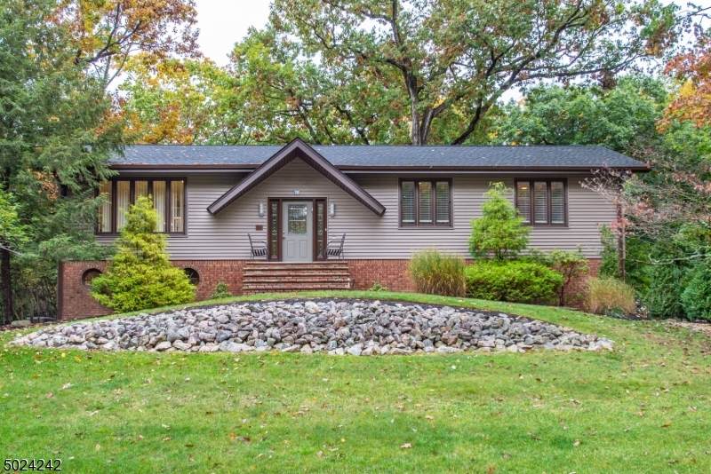 208 Hilltop Ct - Photo 1