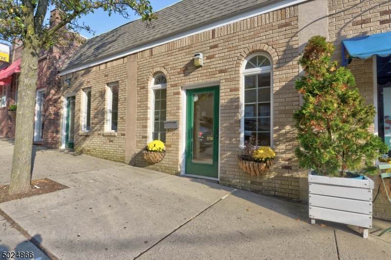 111 Cornelia St - Photo 1