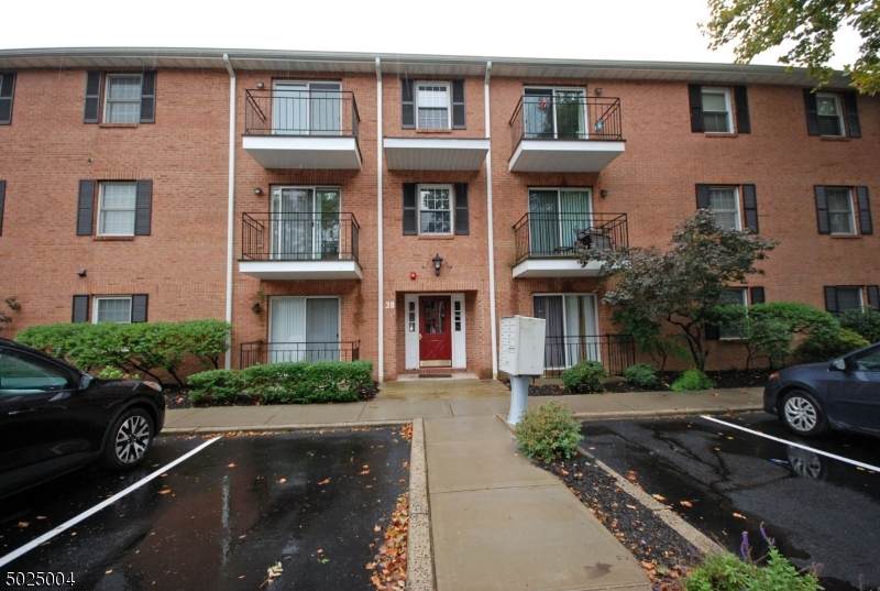 38 John St Apt 3A - Photo 1