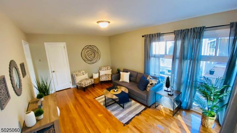 732 Thompson Ave - Photo 1