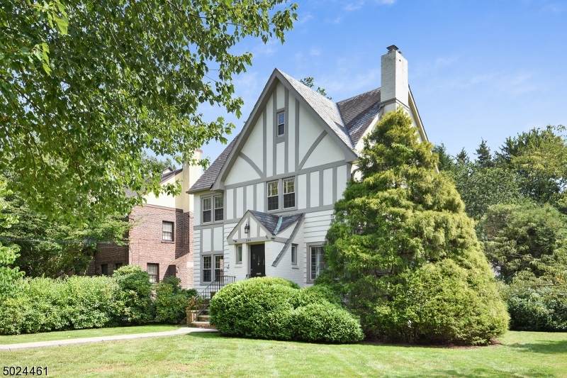 246 Kent Place Blvd - Photo 1