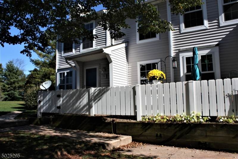 73 Almond Dr - Photo 1