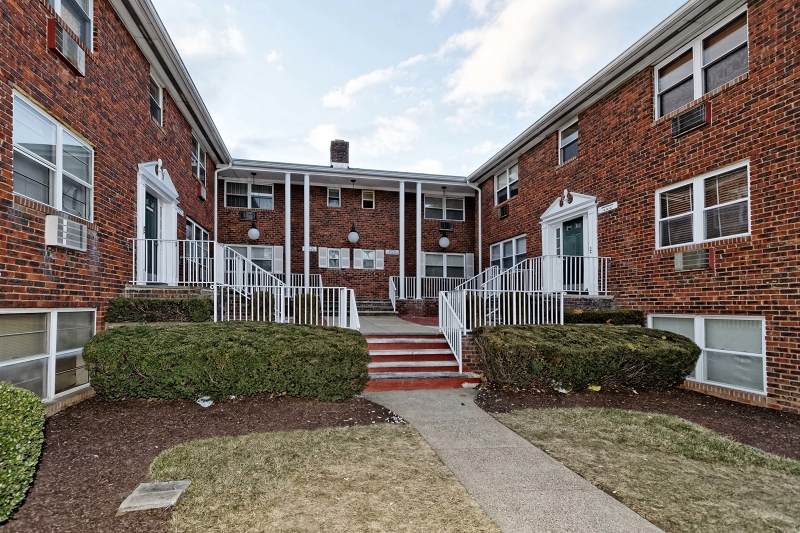 191 N Beverwyck Rd - Photo 1