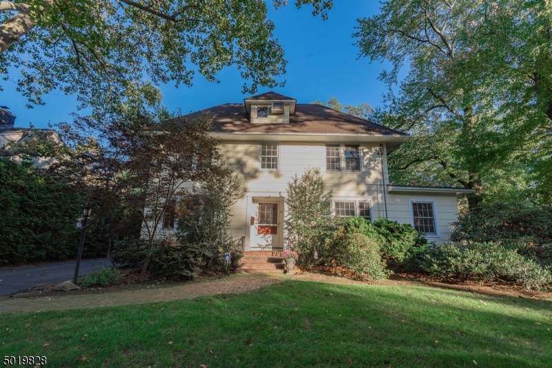 311 S Irving St - Photo 1