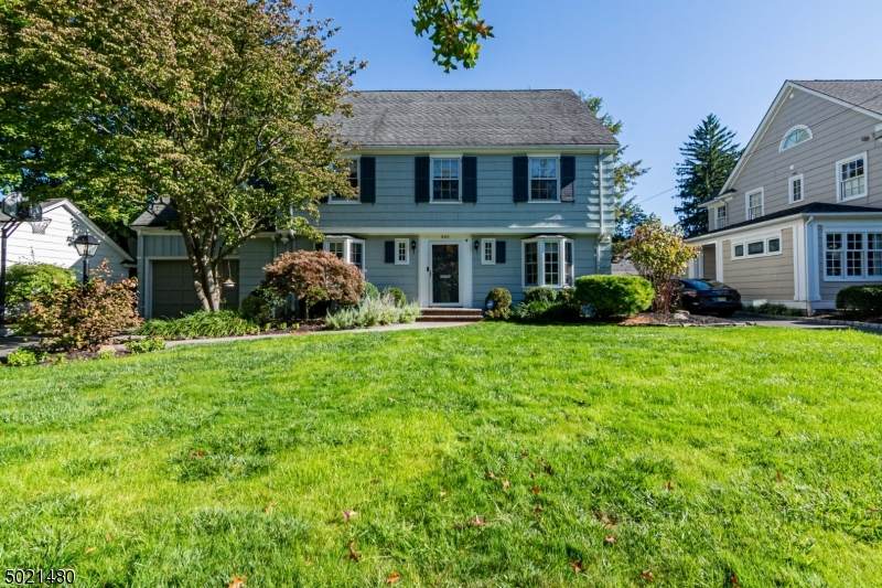 880 Bradford Ave - Photo 1