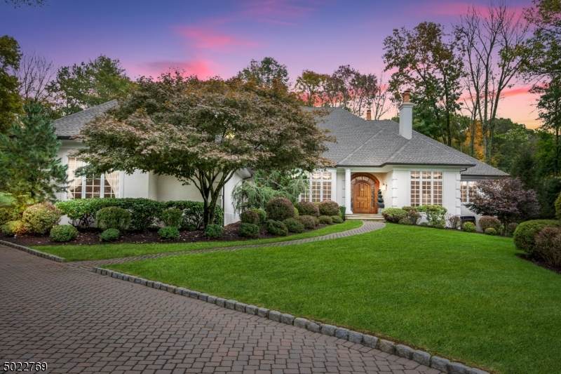 110 Chelsea - Photo 1