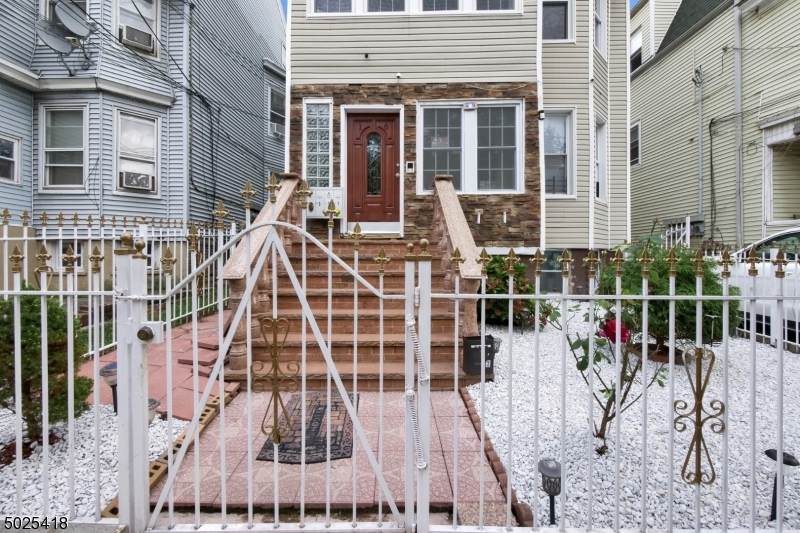 14 Treacy Ave - Photo 1